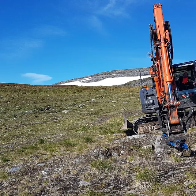 Gravearbeid med gravemaskin