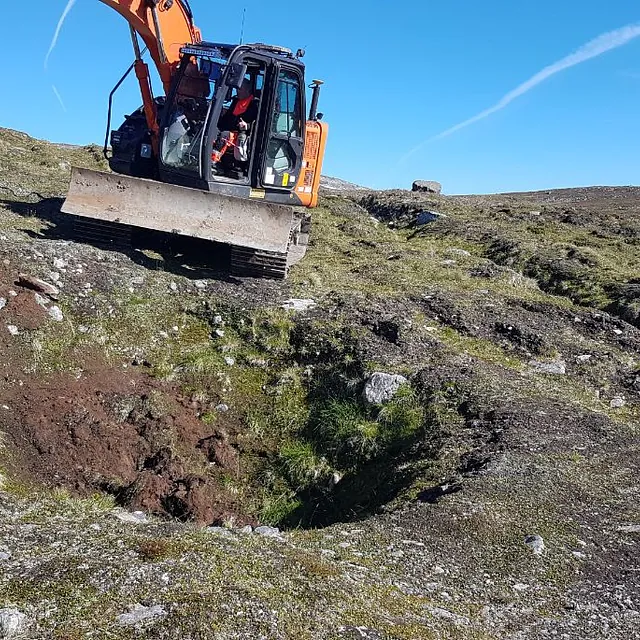 Gravemaskin i arbeid